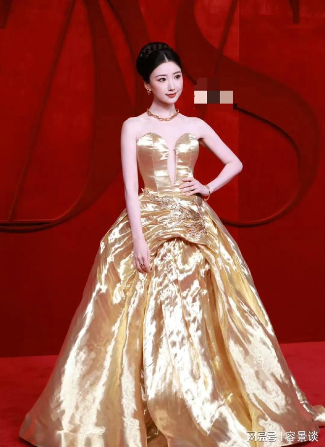 的孙俪惊艳朱唇皓齿笑意盈盈艳压群芳瓦力娱乐棋牌时尚芭莎红毯：被穿礼服(图27)