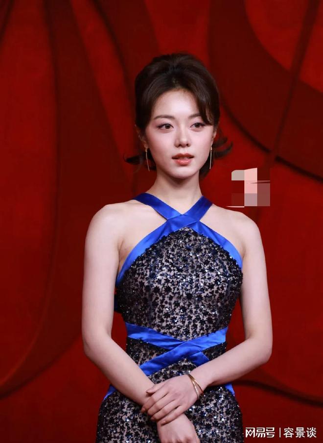 的孙俪惊艳朱唇皓齿笑意盈盈艳压群芳瓦力娱乐棋牌时尚芭莎红毯：被穿礼服(图23)