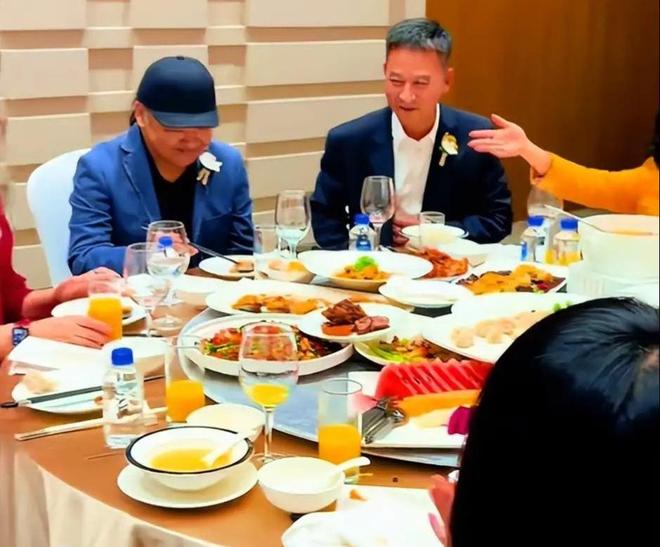 郎正脸照曝光长相老实耐看！二人很般配瓦力棋牌游戏刘欢女儿刘一丝大婚！新(图2)