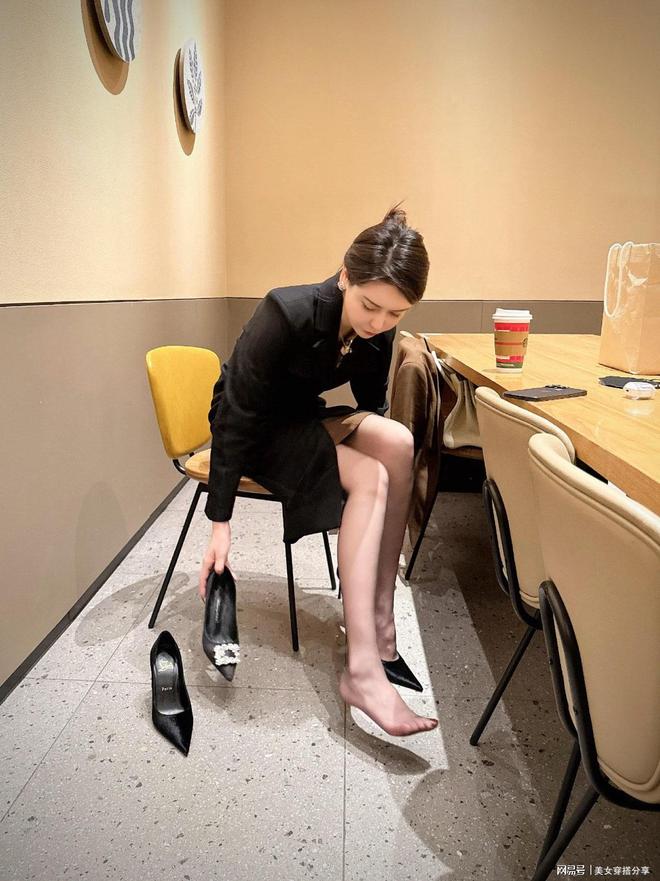 享既有正式感又显得很时髦瓦力游戏职场御姐风穿搭分