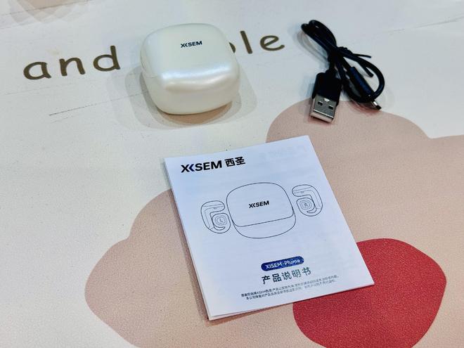 Hifi音质、蓝牙60、千元振膜全都有!瓦力棋牌游戏百元耳机西圣Plume真疯了(图3)