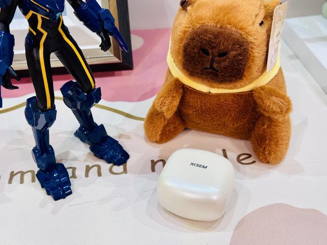 Hifi音质、蓝牙60、千元振膜全都有!瓦力棋牌游戏百元耳机西圣Plume真疯了(图8)