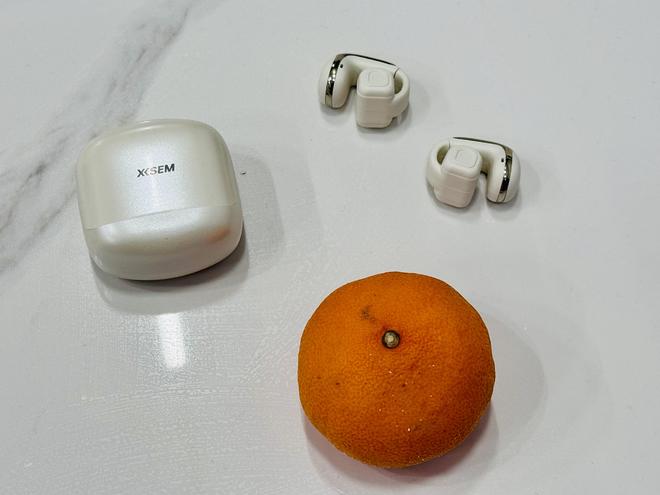 Hifi音质、蓝牙60、千元振膜全都有!瓦力棋牌游戏百元耳机西圣Plume真疯了(图9)