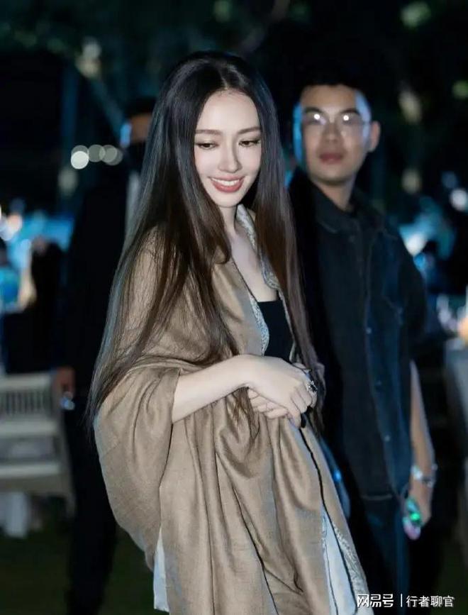 钱向佐带娃有时异地但豪门日子藏不住了瓦力棋牌游戏郭碧婷手撕谣言：婆婆给(图5)