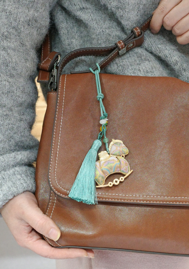 款小马 指尖非遗装点生活瓦力棋牌试玩一起来做爆(图1)